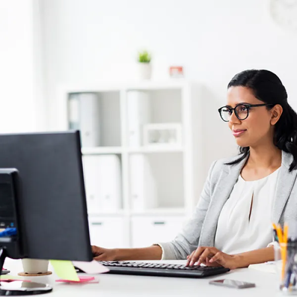 Business woman on computer